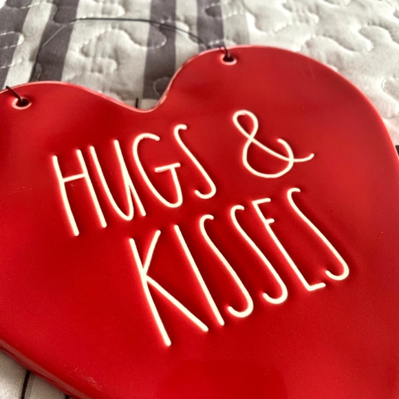 Rae Dunn Valentine’s Heart Sign - Picture 3 of 3